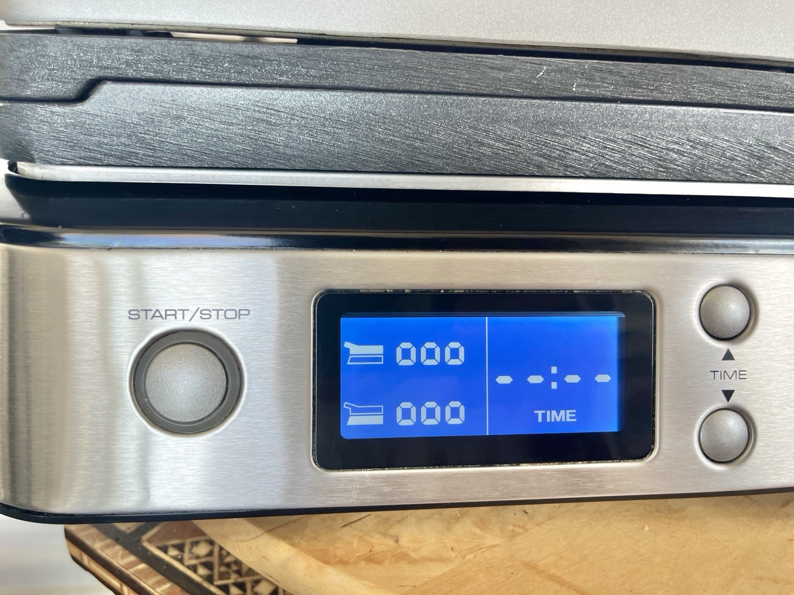DeLonghi Livenza CGH1030D Digital All-Day Grill Silver