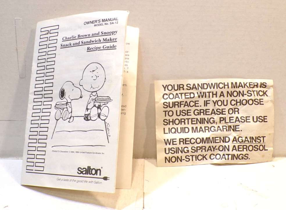 Charlie Brown and Snoopy Snack and Sandwich Maker © 1992, Salton SA-12
