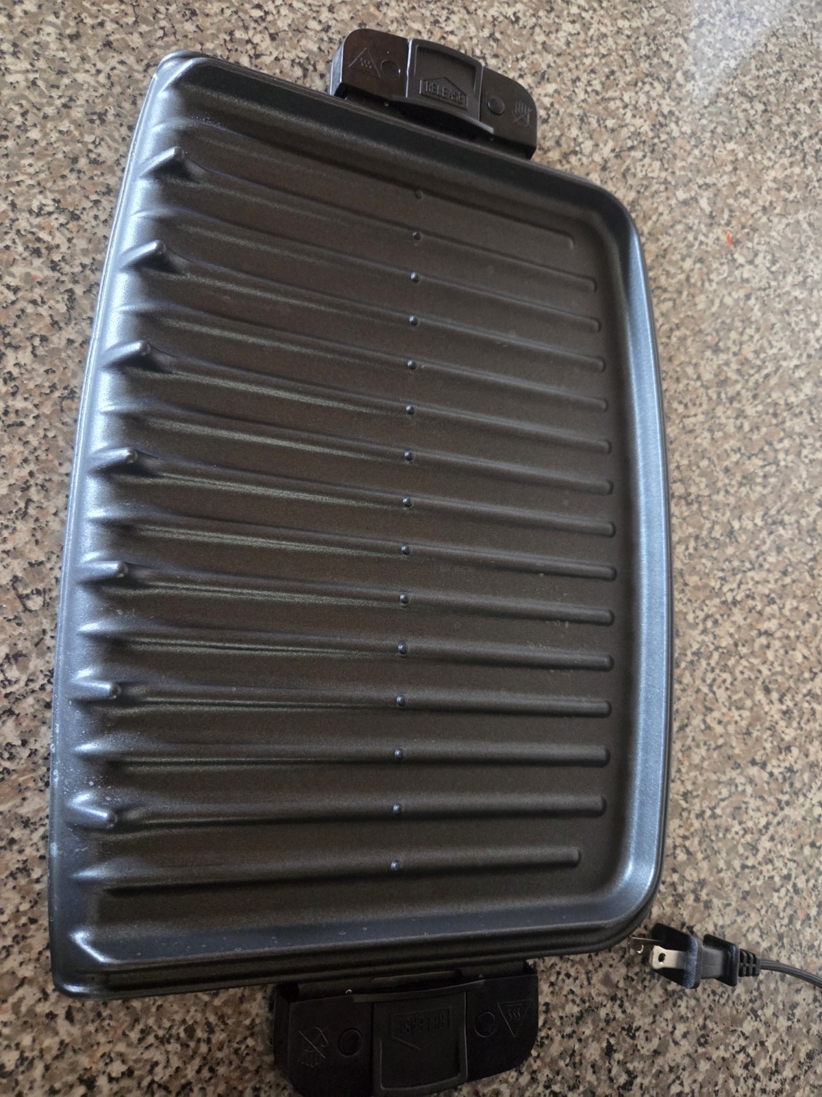 George Foreman Grilling Machine Removable Grill Plates GRP99BLK