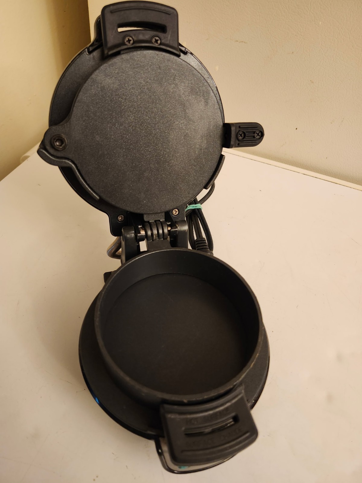 Hamilton Beach Breakfast Sandwich Maker, Black Quick and Easy Cook