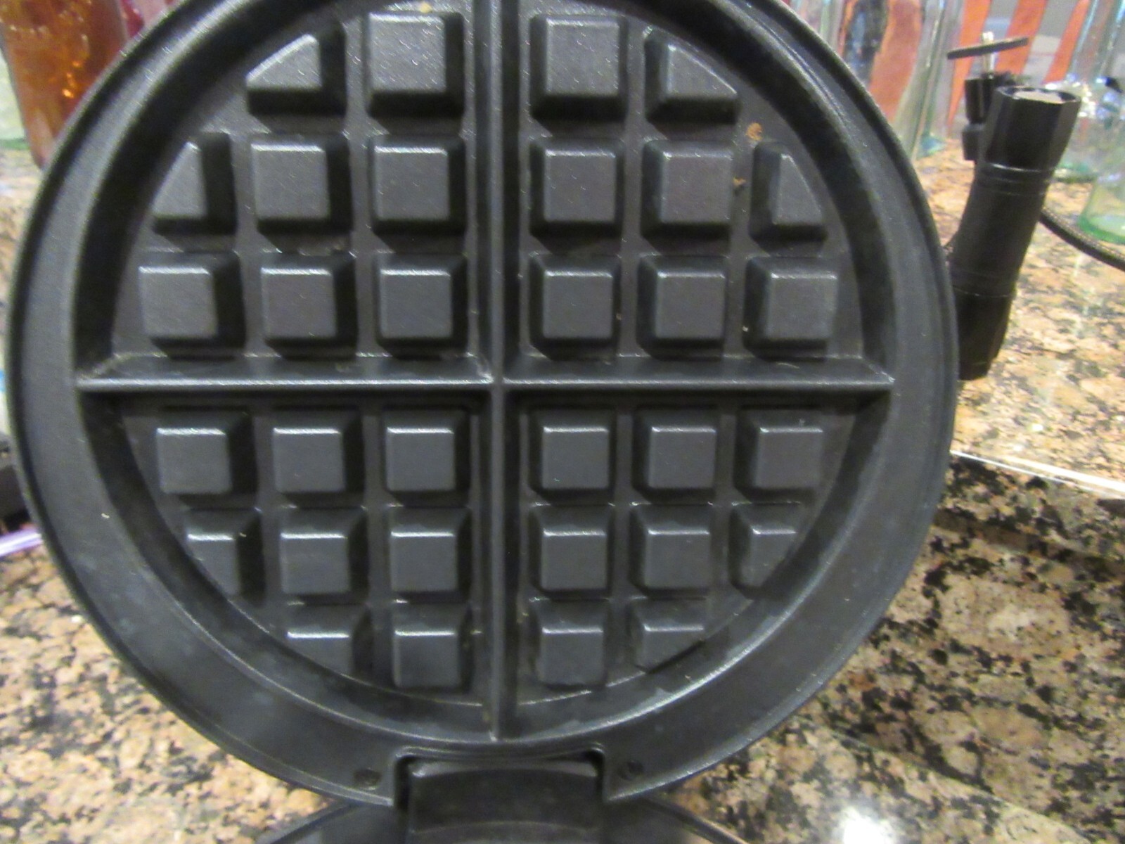 Farberware Belgian Flip Waffle Maker in Great Working Shape See Video