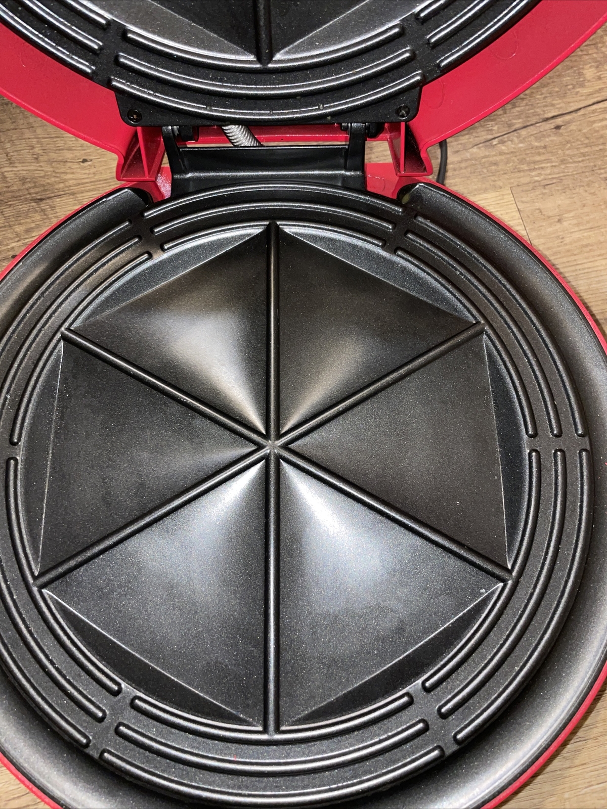 The El Paso Chile Company Quesadilla Maker Non-Stick, Red color, Great Condition