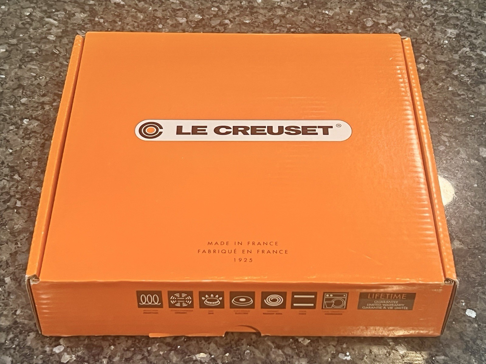 NEW Le Creuset Enameled Cast Iron Skinny Square Griddle Pan 9-1/2″ Chiffon Pink
