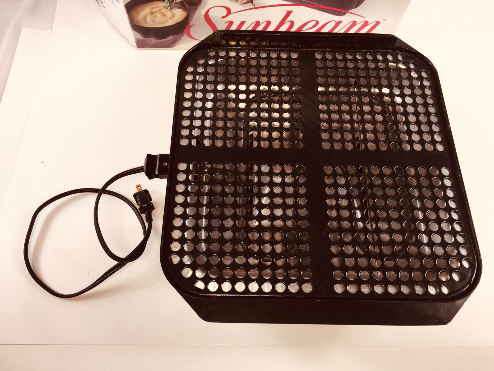 Sunbeam Oster Electric Indoor Grill Model 4760 Non-stick Griffo Grid with Box