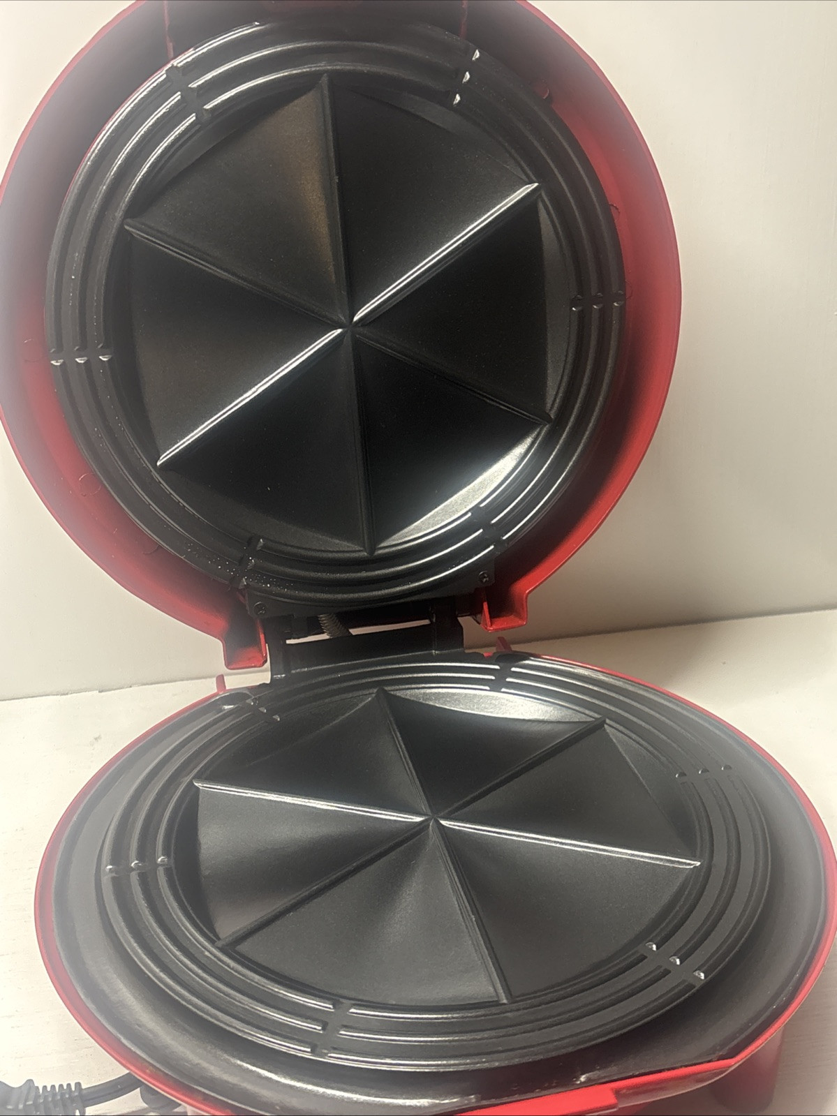 Santa Fe Quesadilla Maker 12″ by Salton Model QM2SFR Excellent Condition