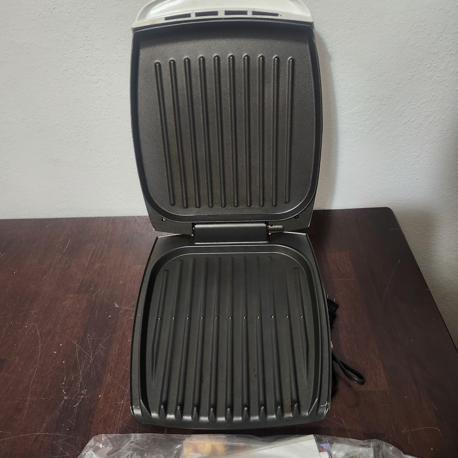 George Foreman Grill Family Size XL with ALL Accessories & Cookbook GR26CB White