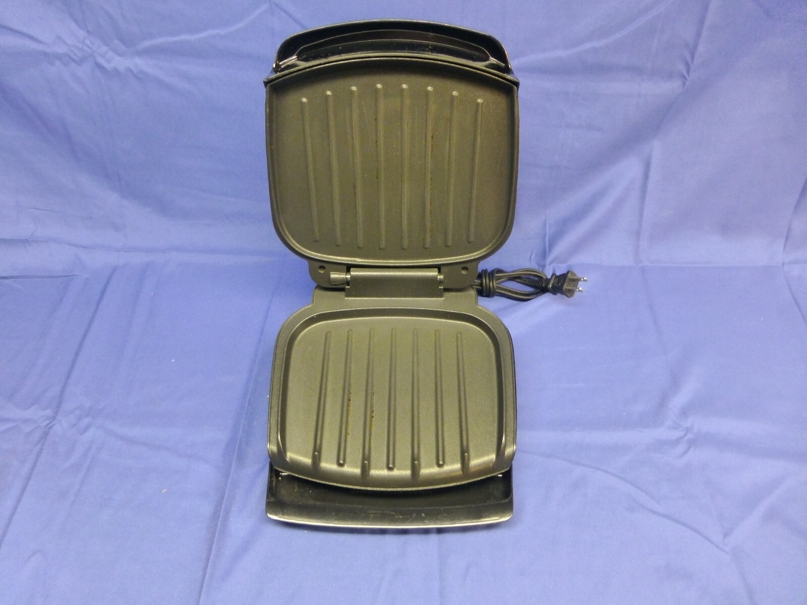 George Foreman Grilling Machine – Model GR320FB – Black Cook Surface – Tested