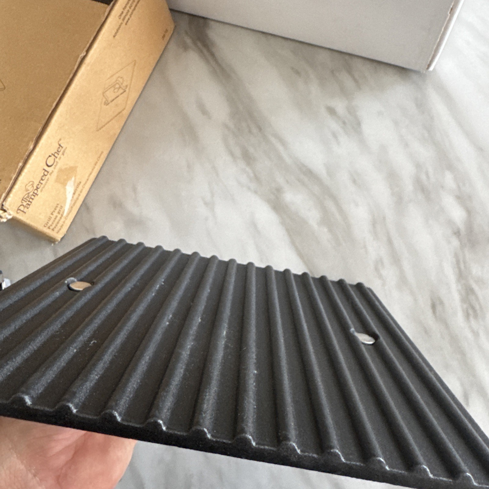 NEW Pampered Chef Grill Press #2875 – Cast Iron Heavy-Duty Press, Even Searing