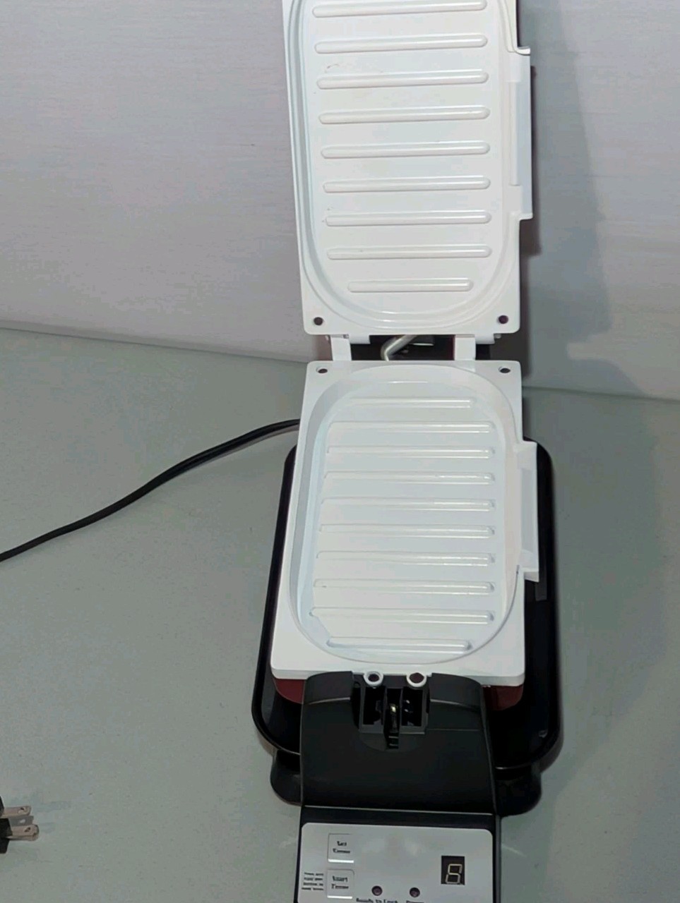 Oster 7-Minute Grill with DuraCeramic Coating and Digital Timer USED.