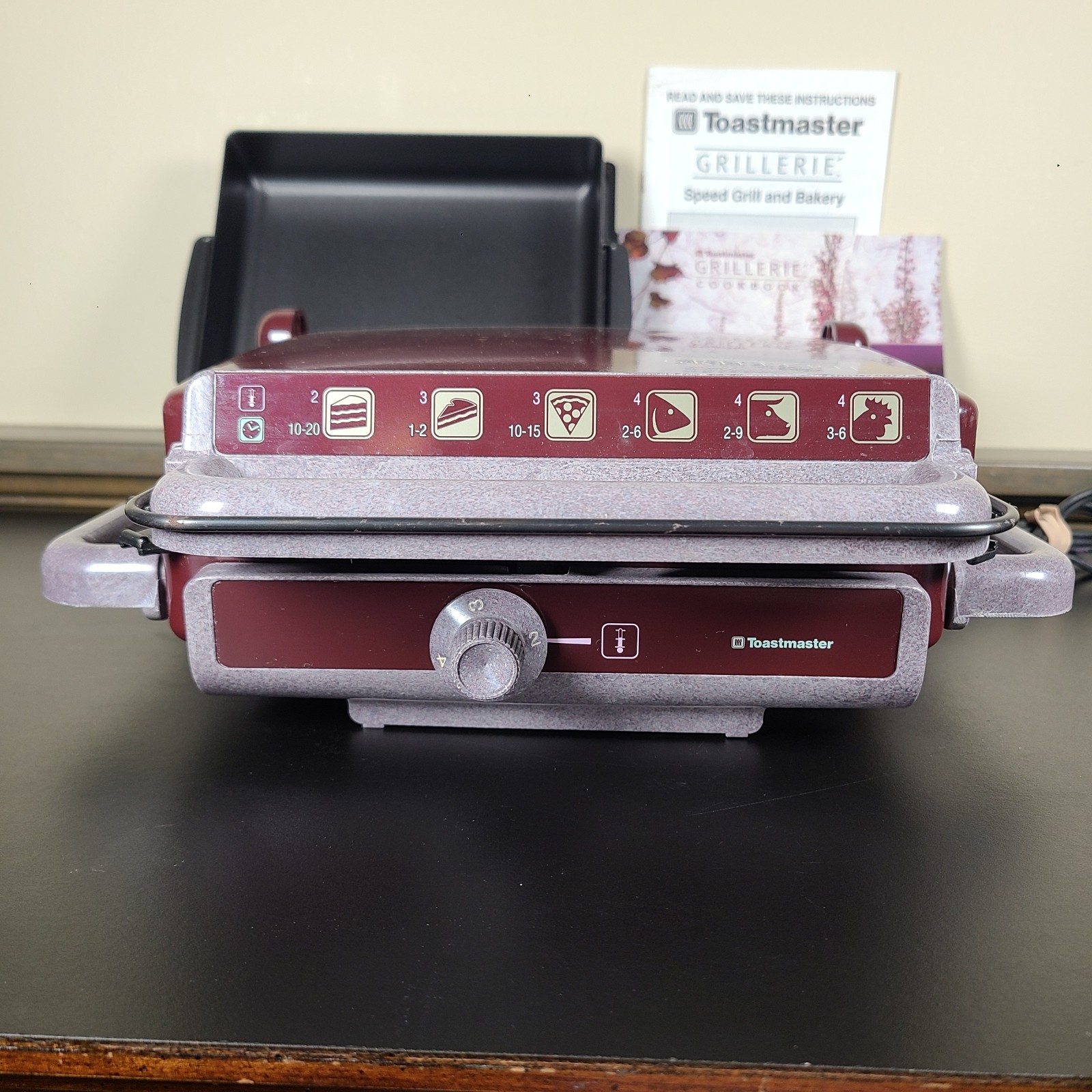 VTG 90s / 00s Toastmaster Grillerie Model 2000 Speed Grill & Bakery w/ Plates
