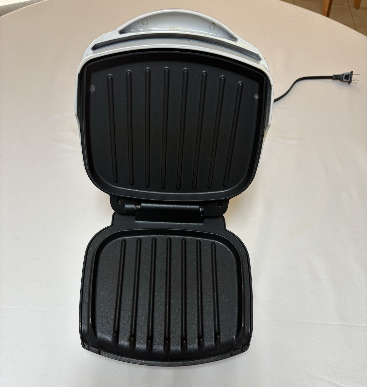 George Foreman Mini Grill, Grilling Machine, White, Model GR10ABW, 120V