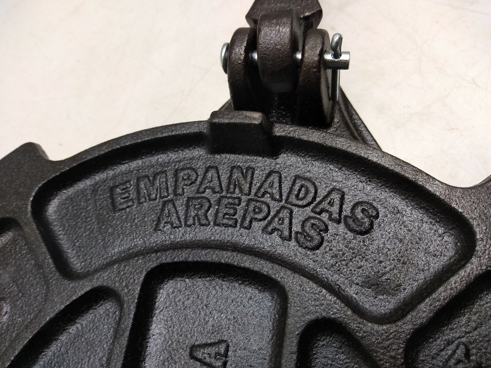 Victoria Pataconera Tortilla Maker Empanadas Arepas Cast Iron Press Plate Black