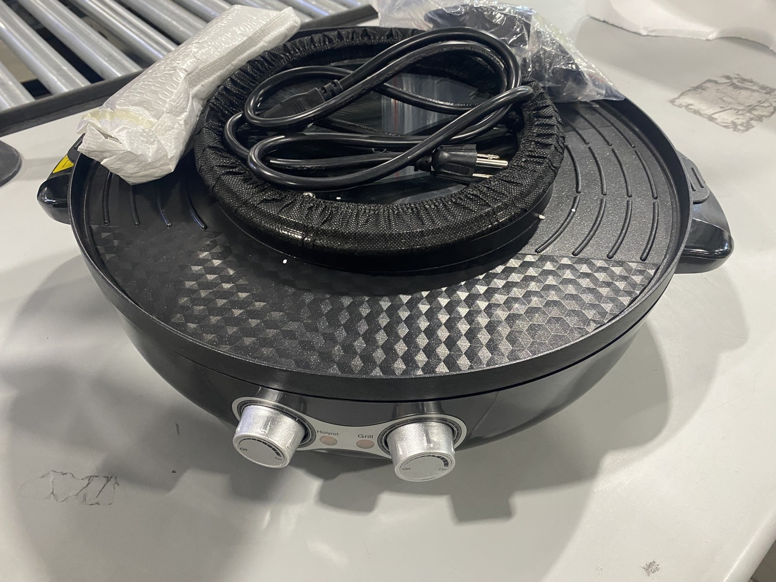 GENERIC 2 IN 1 ELECTRIC HOT POT & GRILL, 200 W – BLACK