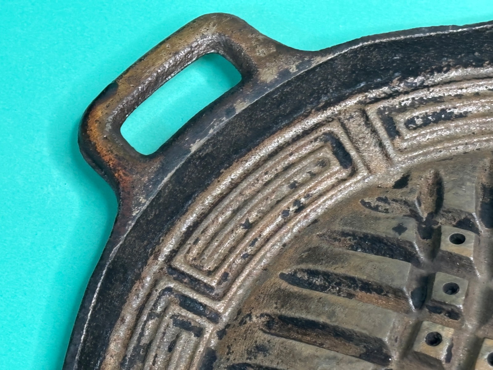 Vintage Japanese Cast Iron Jingisukan Pot / Genghis Khan Grill (w/ Original Box)