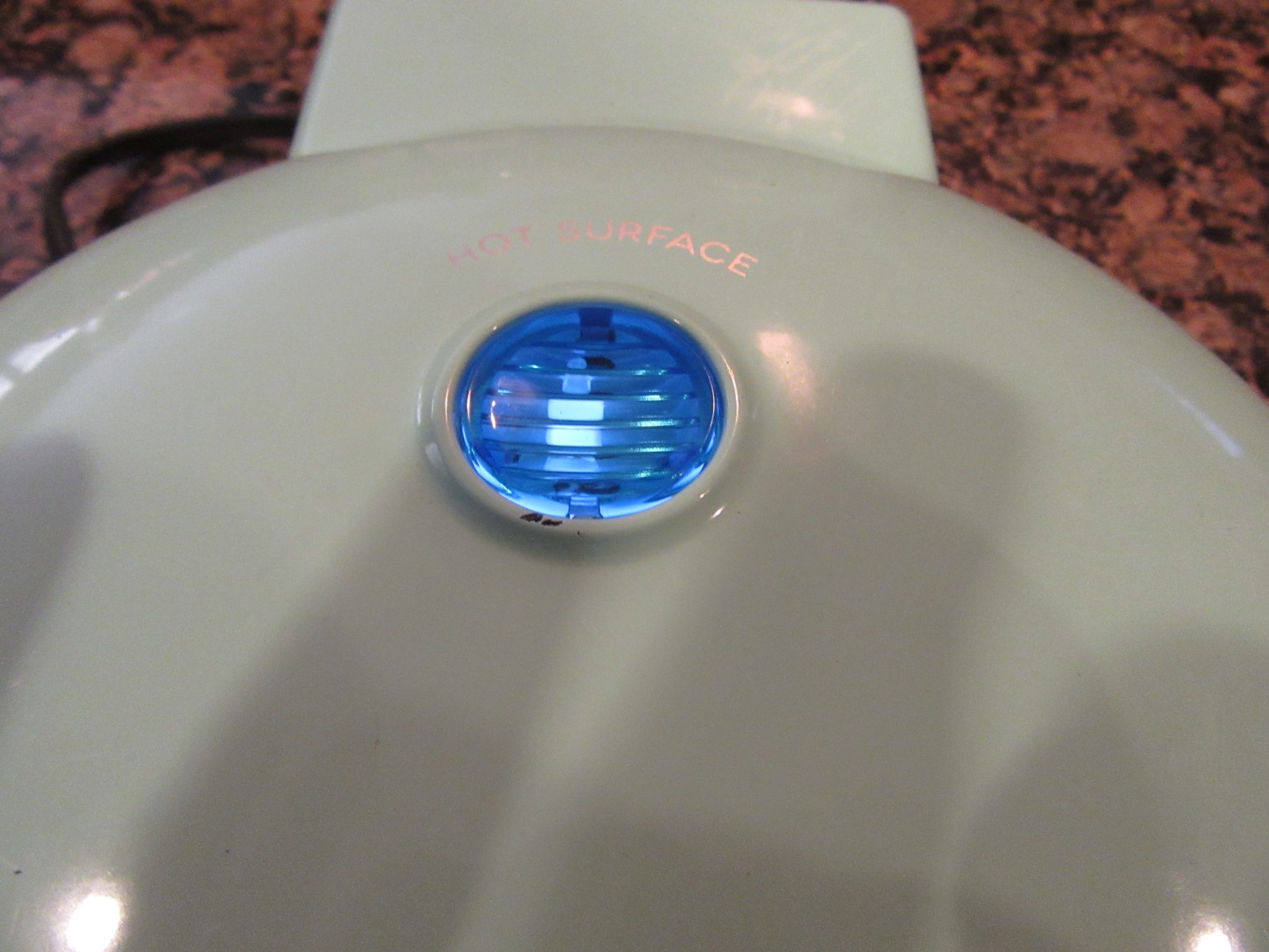Dash Donut Doughnut Griddle 8 Inch Diameter Cook Surface Super Clean See Video!