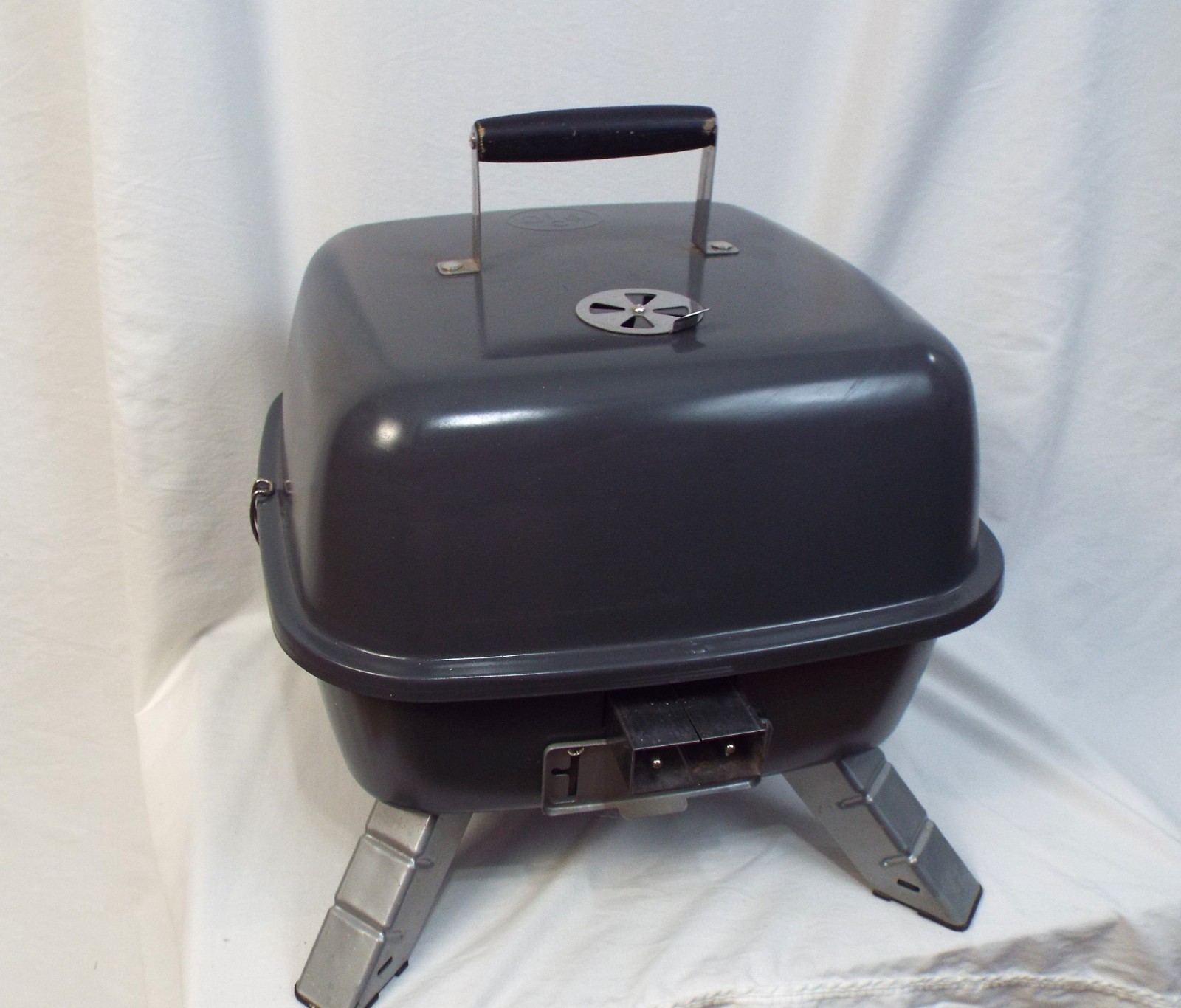 The Pampered Chef Indoor Outdoor Portable Grill Model 2719 120V-60Hz 1400 Watts