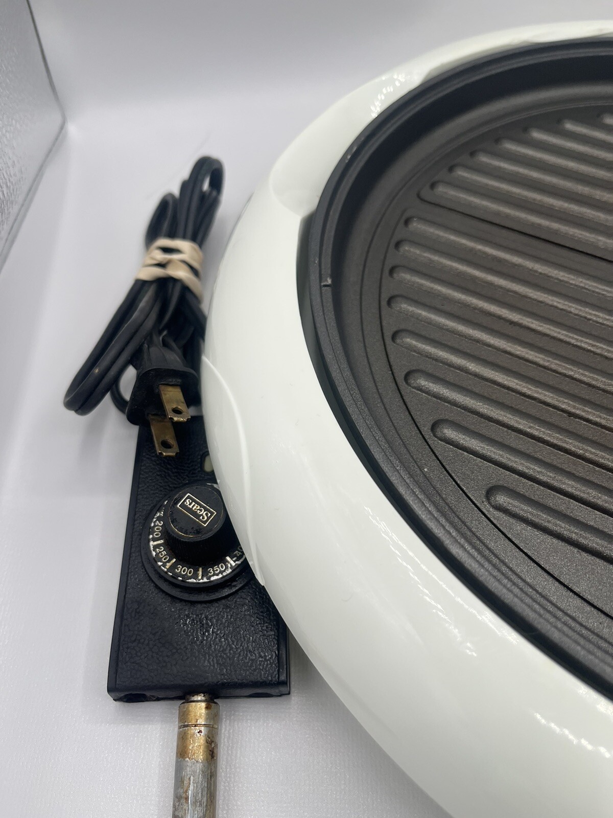 Used Aroma Prestige Cool-Touch Electric Health Indoor Grill Model AHG-1125