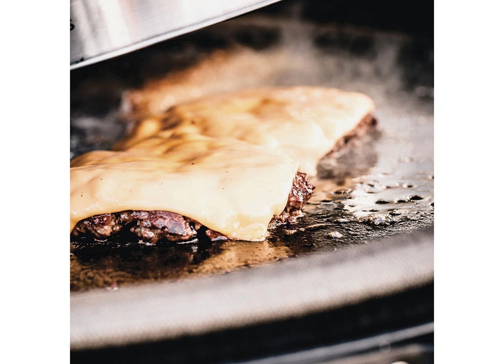 Kamado Joe BJ-HCIGRIDDLE Big Joe Half Moon Cast Iron Reversible Griddle