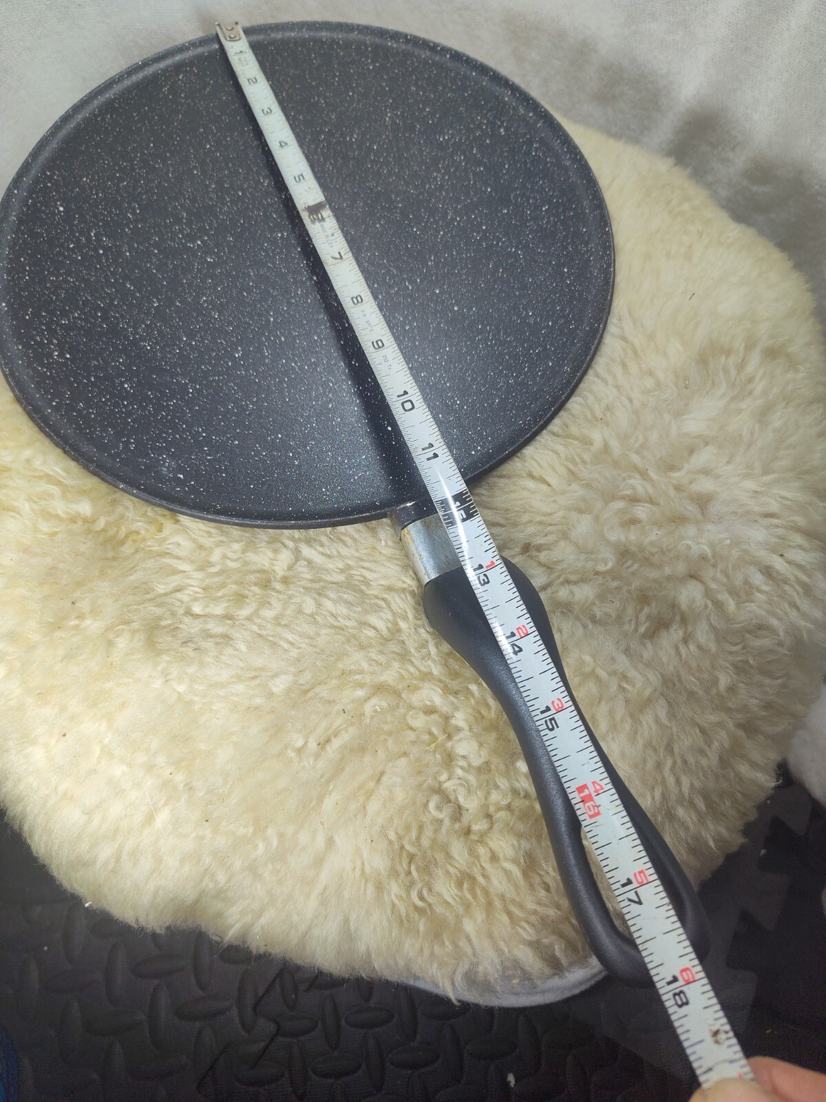 ROUND PIZZA COOKING DISH 11″ ROUND ALUMINIUM NON STICK GRIDDLE WITH LONG HANDLE