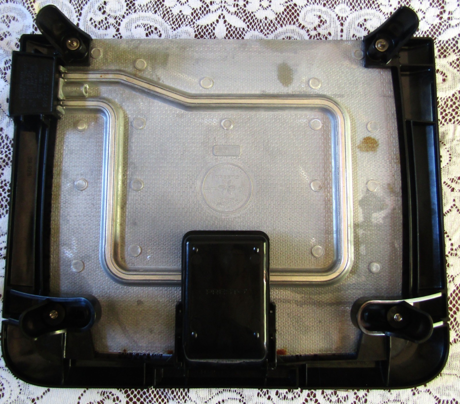 Presto 19″ X 16″ Cool Touch Tilt N Drain Electric Griddle.