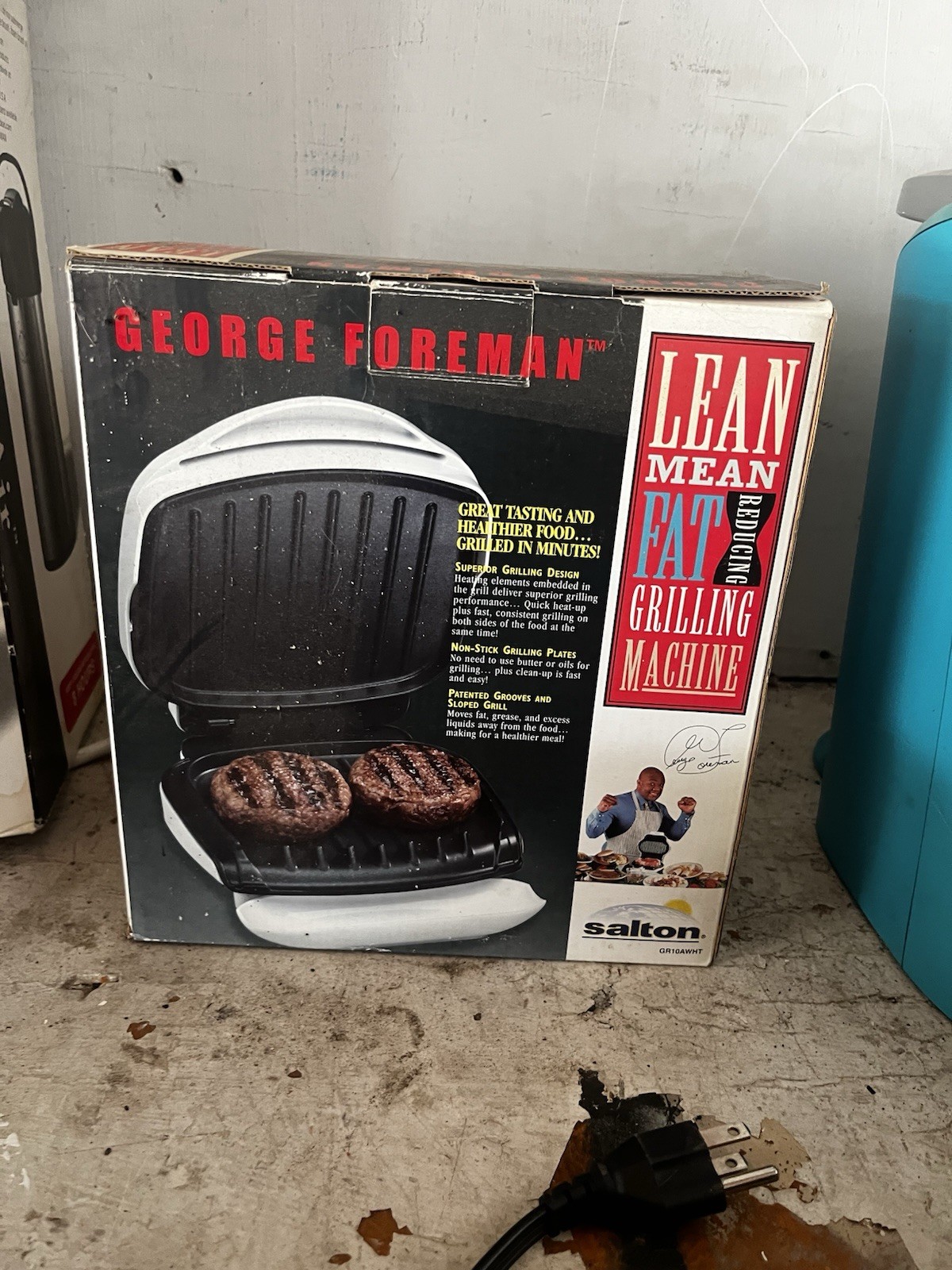 George Foreman GR10AWHT Contact Grill Non-Stick Sloped Grooved White/Black