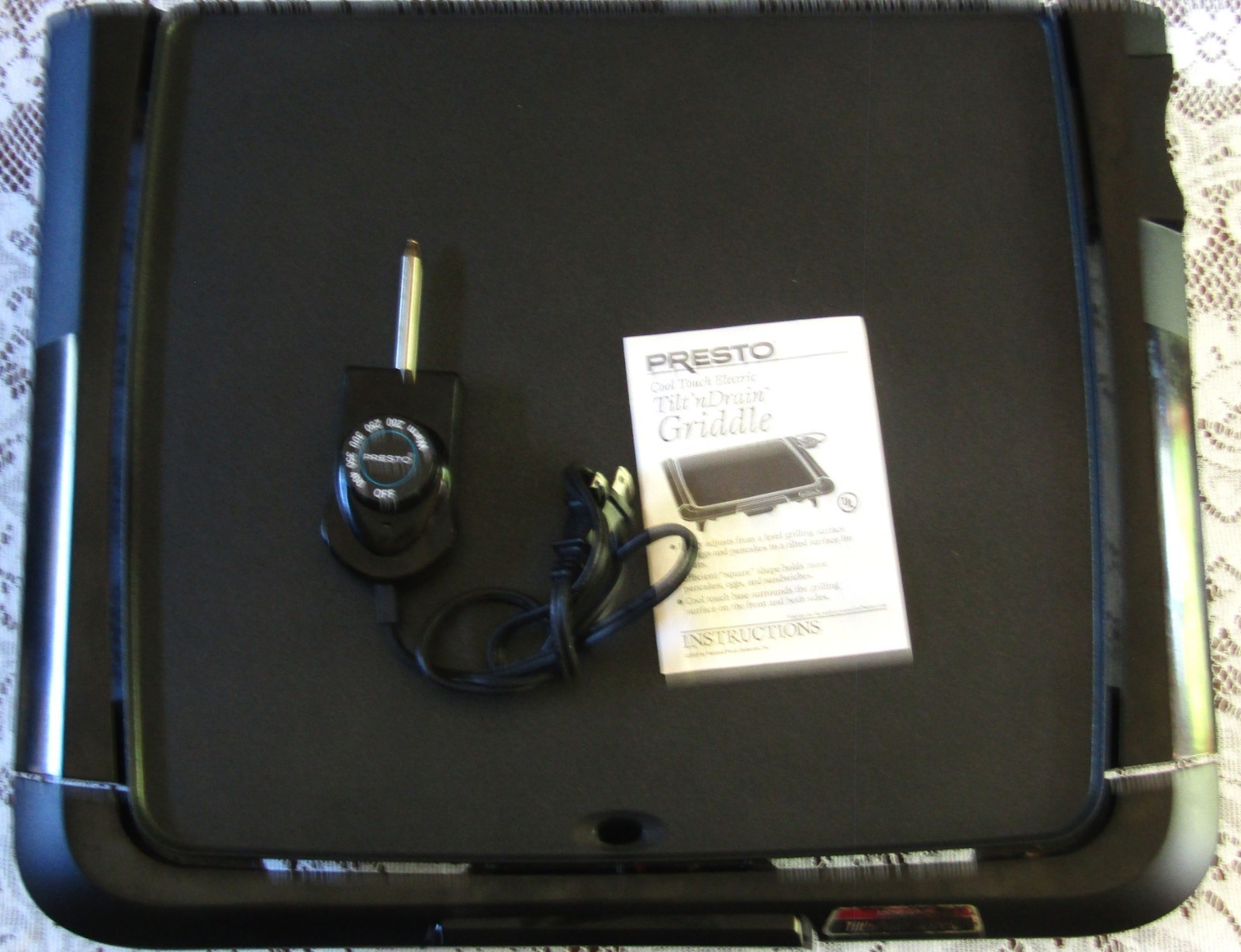 Presto 19″ X 16″ Cool Touch Tilt N Drain Electric Griddle.