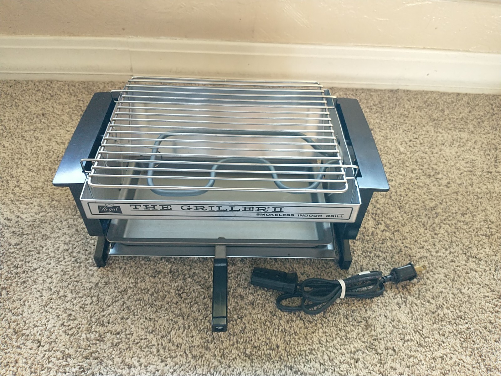 REGAL WARE Vintage ‘The Griller’ Smokeless Indoor Electric Mini Grill Model 6708