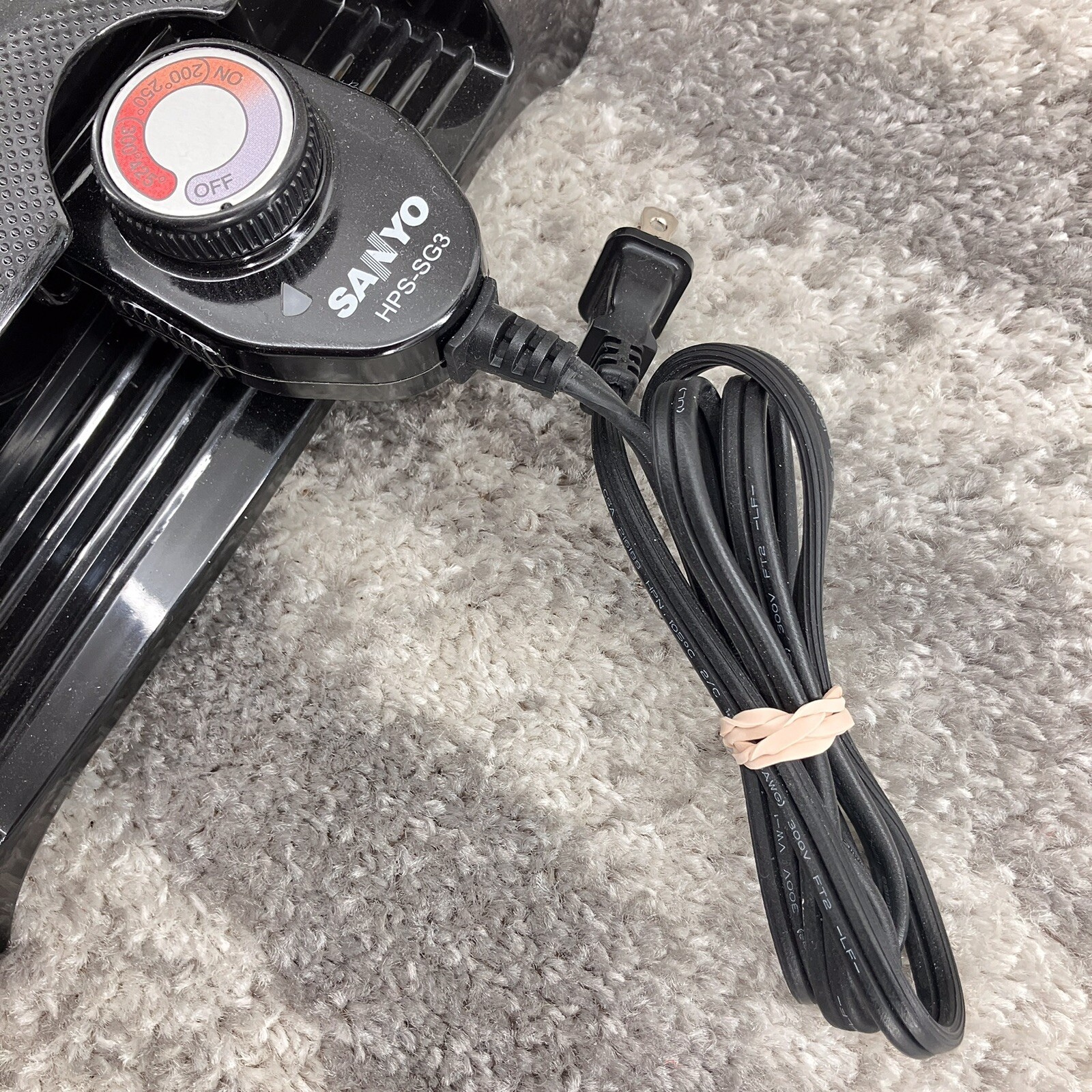 Sanyo Electric Indoor Barbeque BBQ Grill Extra Large 200 Sq In Black HPS-SG3 EUC