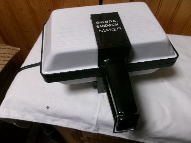 Vintage Sweda Crispy Sandwich Maker Two Place Toaster Machine White Nonstick