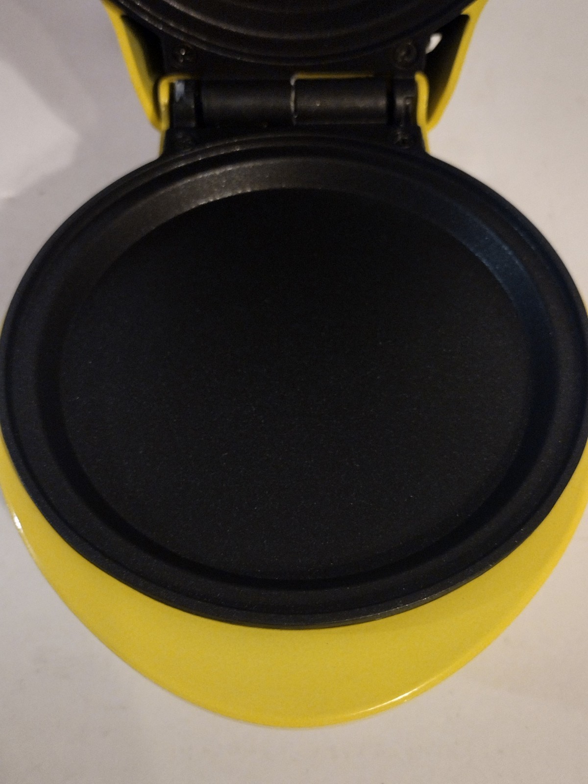 Holstein Housewares HM-09109 Personal Griddle – Yellow New