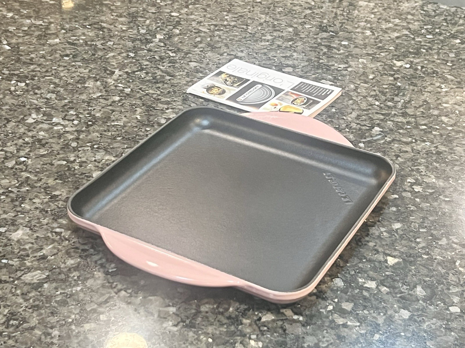 NEW Le Creuset Enameled Cast Iron Skinny Square Griddle Pan 9-1/2″ Chiffon Pink