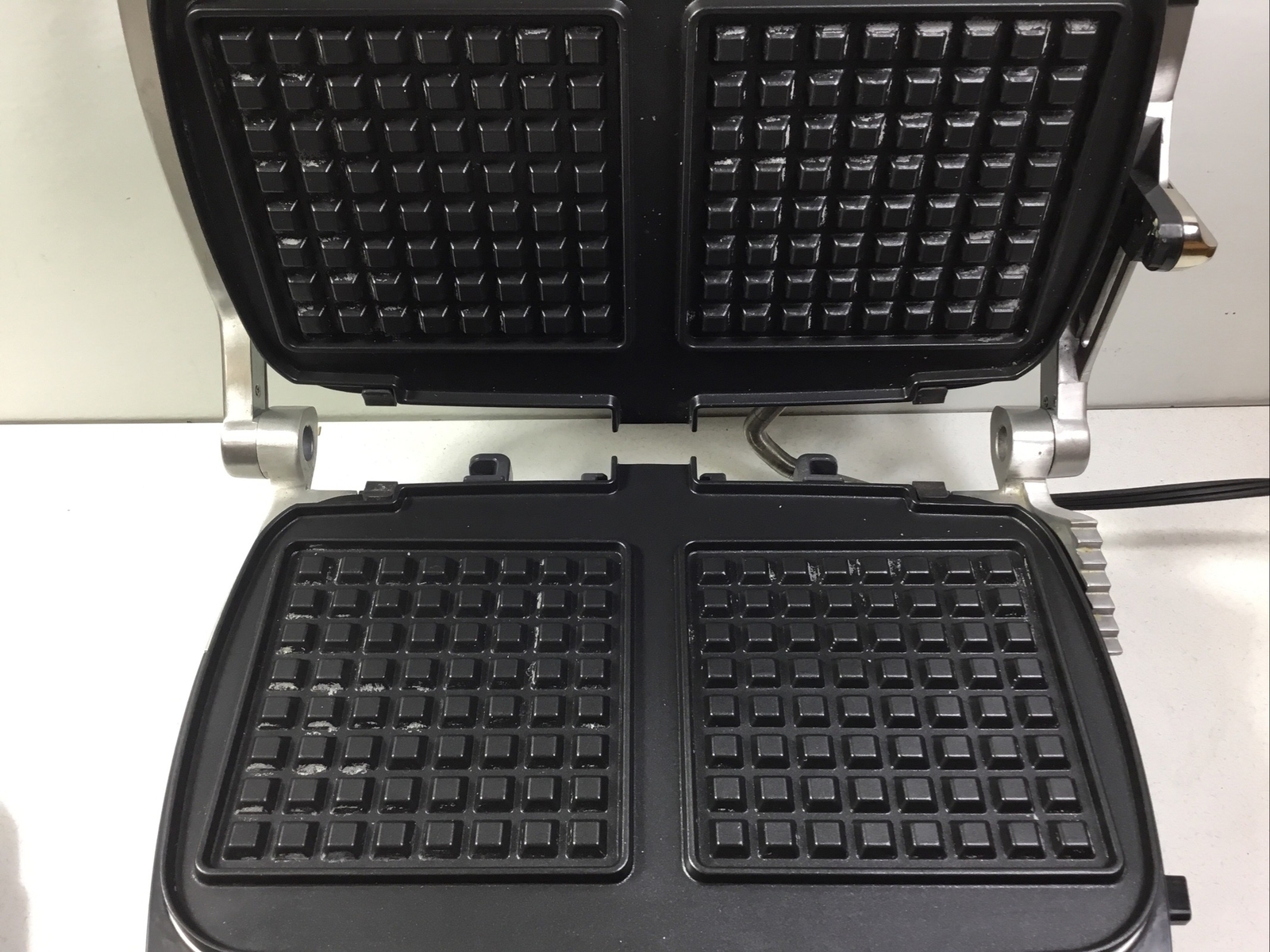 The Pampered Chef 100348 Electric Grill Griddle Waffle Electronics Plates