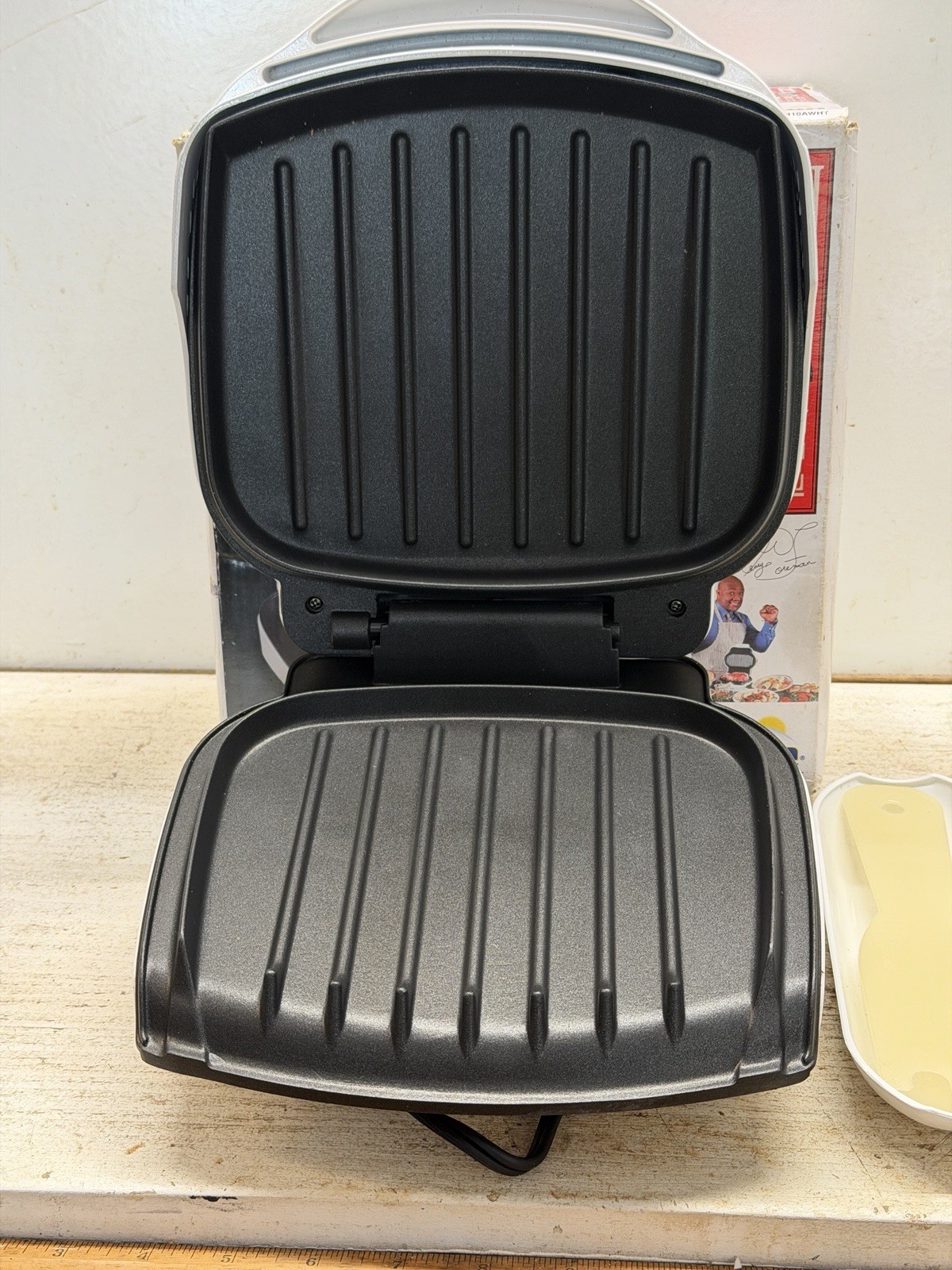 VTG 2000 NEW George Foreman Lean Mean Fat Reducing Grilling Machine GR10AWHT