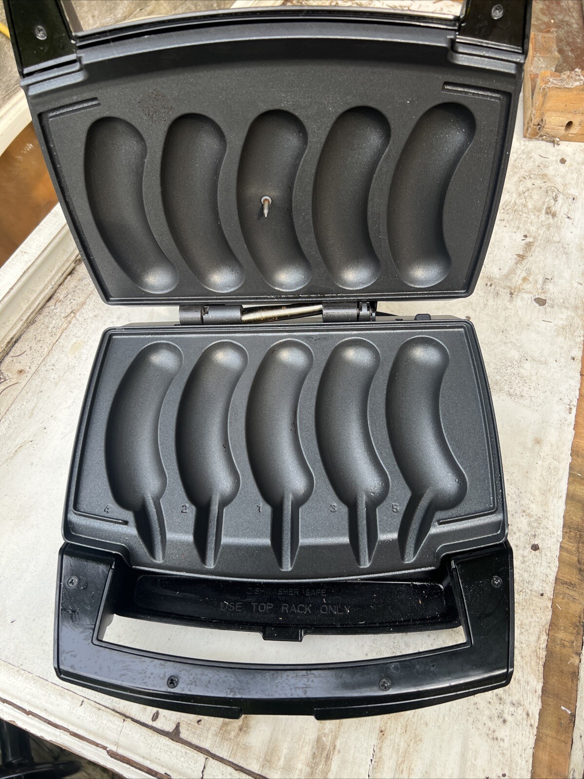 Johnsonville Sizzling Sausage Indoor Electric Grill Model BTG0498. Tested
