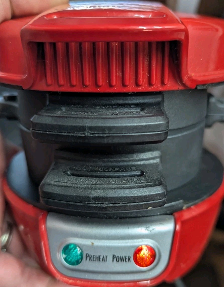 Hamilton Beach Breakfast Sandwich Maker – Red ST29