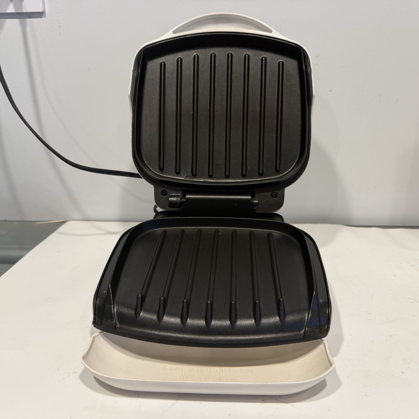 George Foreman GR10AWHT Lean Mean Fat Reducing Grilling Machine w/ Box Tested