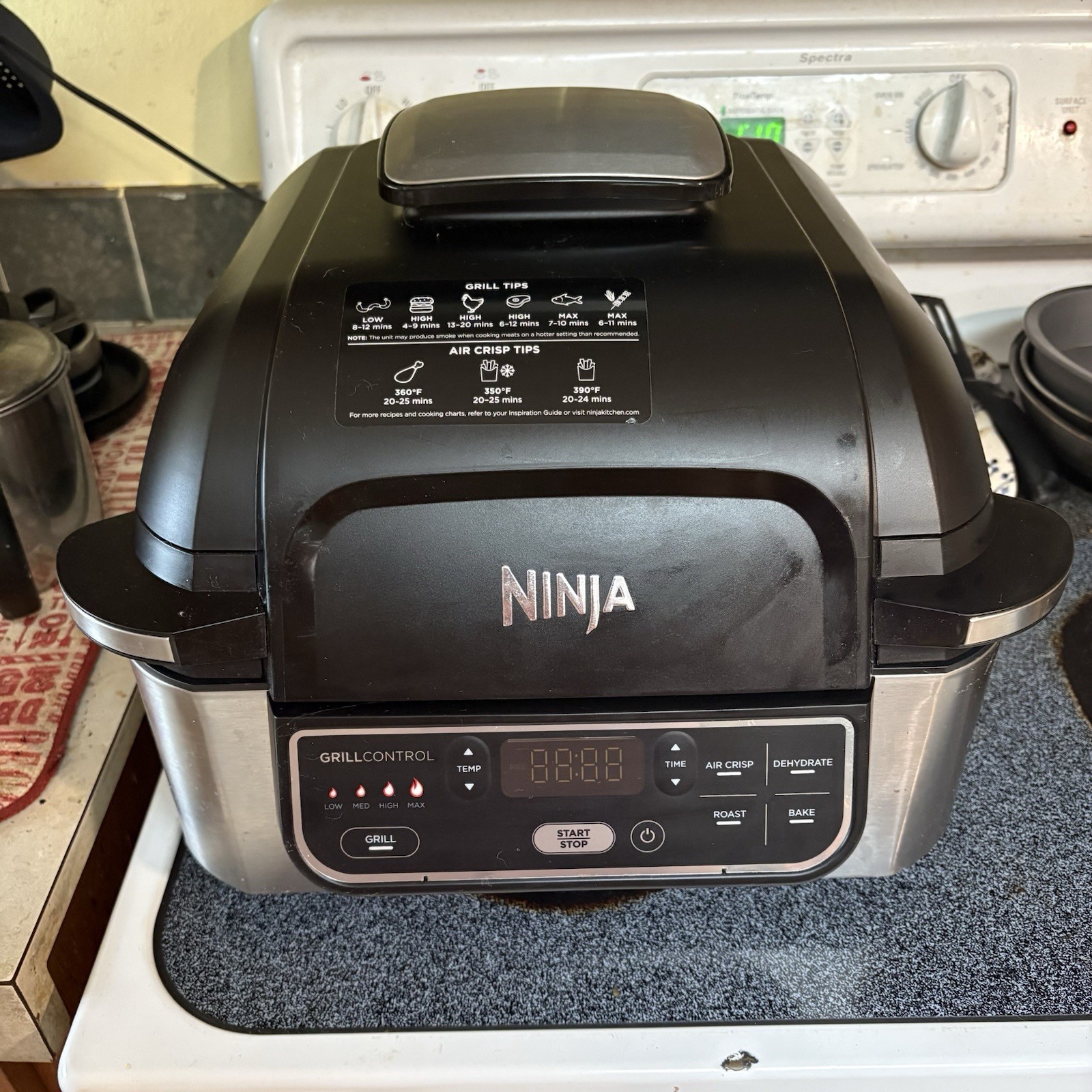 Ninja Foodi AG300 JM1 – 4 in 1 Indoor Grill, Air Fry, Roast & Bake Slightly Used