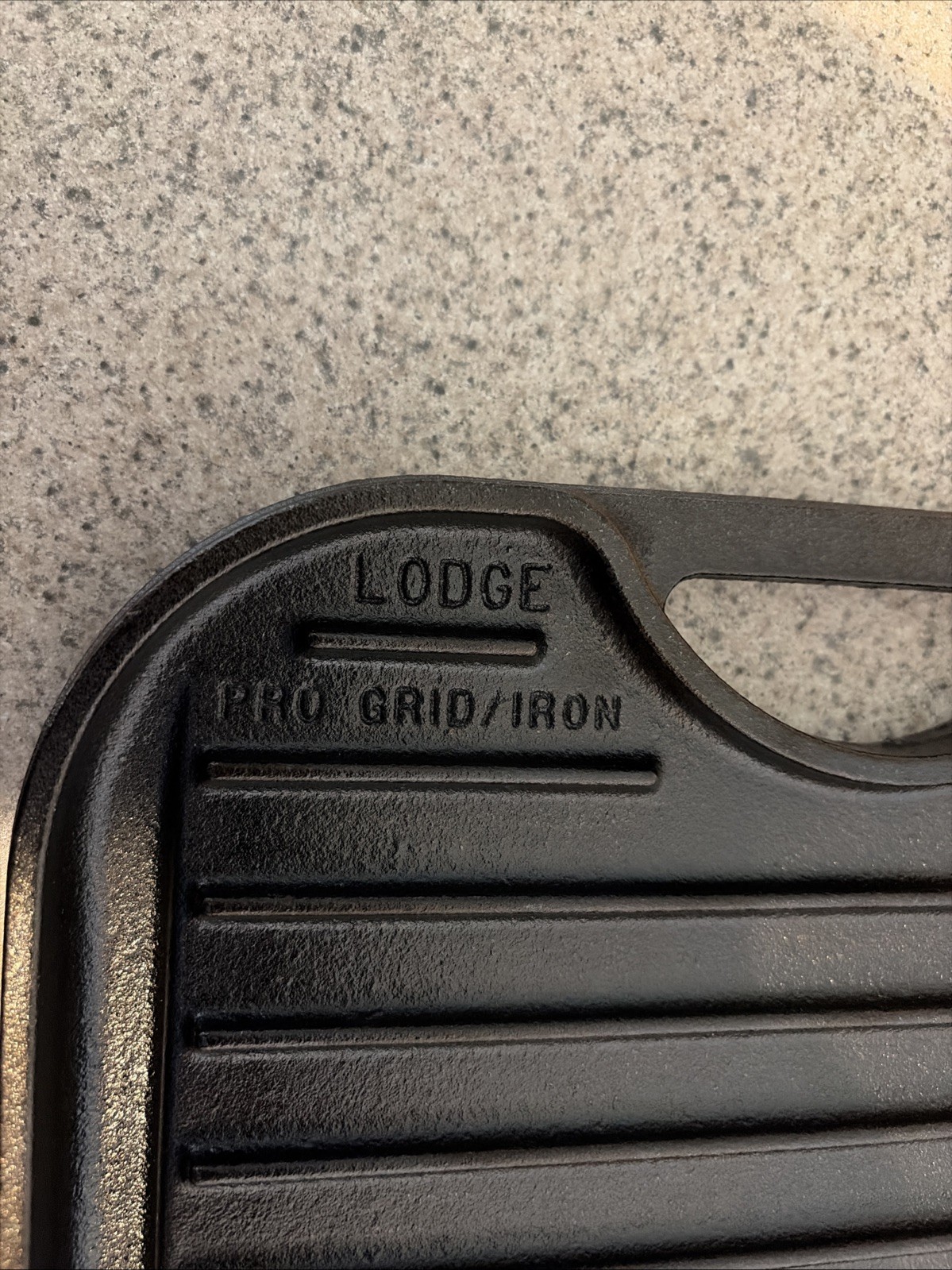 Lodge Pro-Grid Reversible Cast Iron Grill/Combo, 20″ x 10.5″