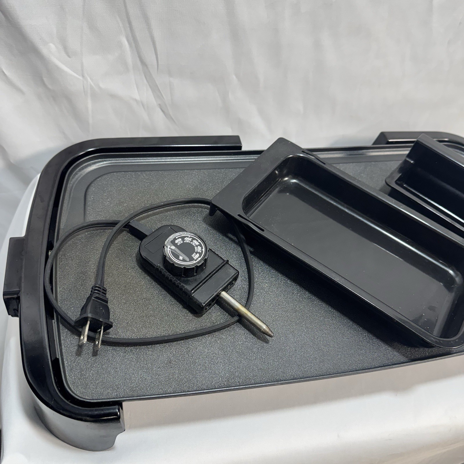 BLACK+DECKER 8-Serving Nonstick Electric Griddle, Temp Control, Drip Tray