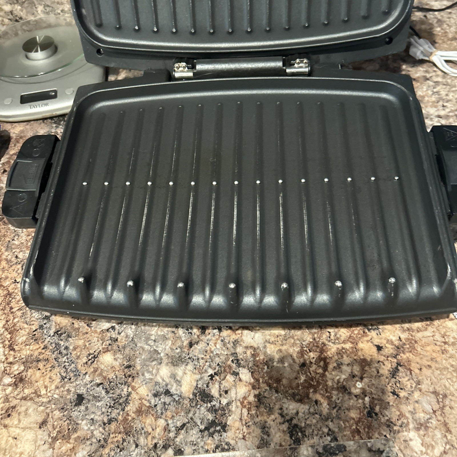 George Foreman Grilling Machine GRP99 B, Removable Grill Plates