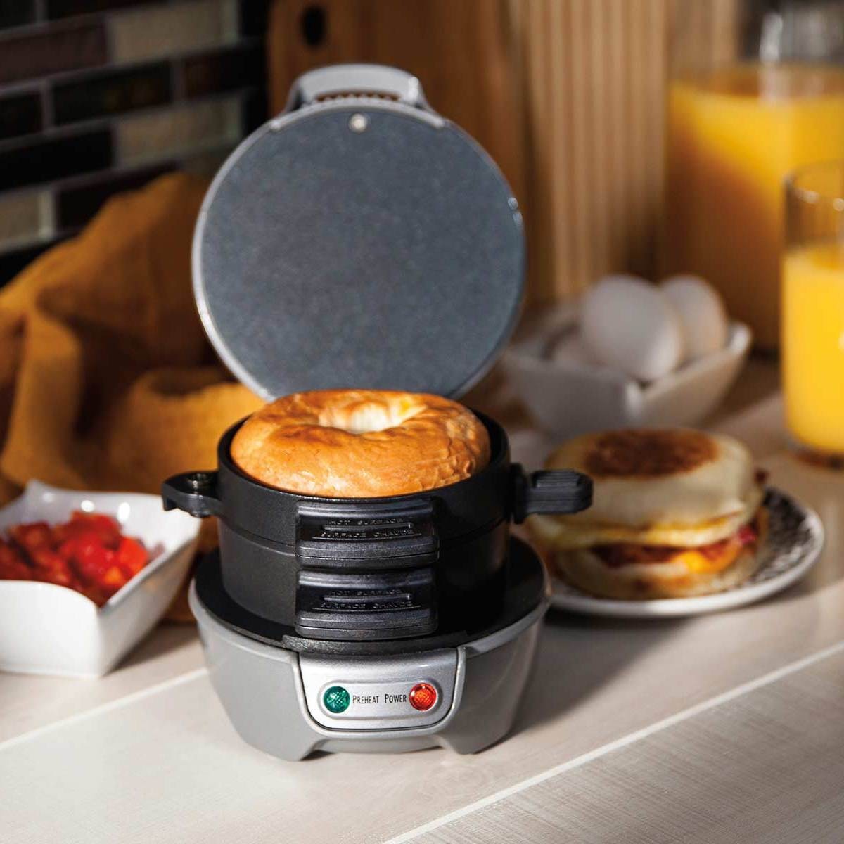 Hamilton Beach Electric Breakfast Sandwich Maker 600W Silver/Black Non-Stick NEW