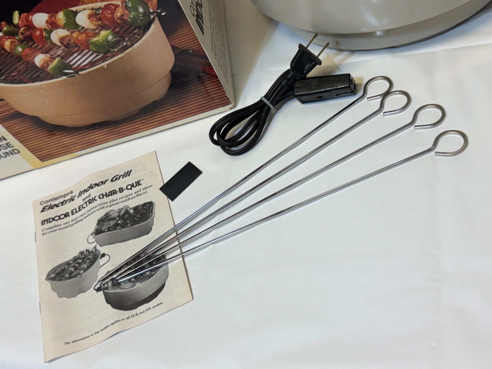 NEW Vintage CONTEMPRA Electric Indoor Smokeless Counter-Top Grill ECB-25, Almond