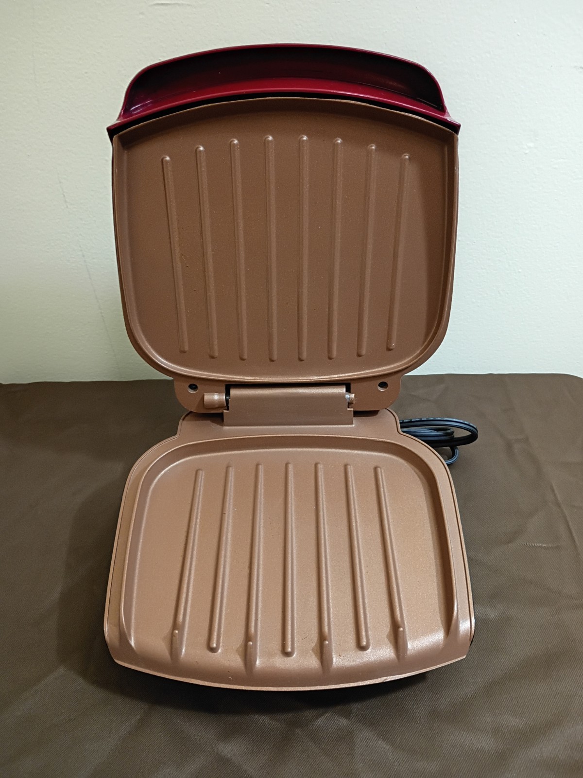 George Foreman Red Countertop Grilling Machine GR320FRC, Non-Stick, 760Watts