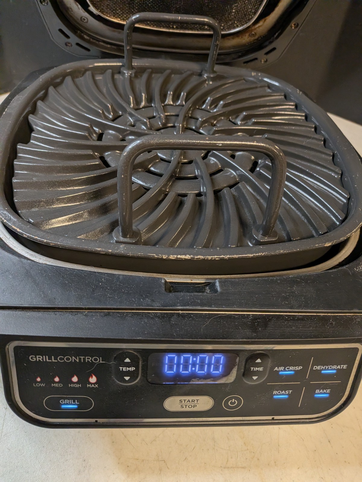 Ninja Foodi 5-in-1 Indoor Grill and Air Fryer – Black/Silver AG302