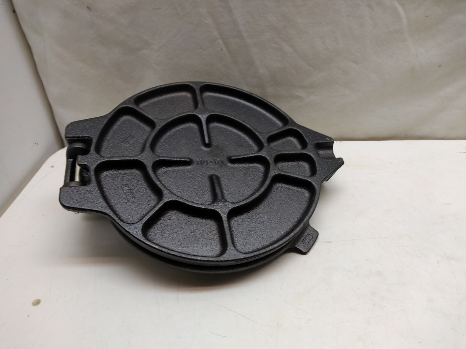 Victoria Pataconera Tortilla Maker Empanadas Arepas Cast Iron Press Plate Black