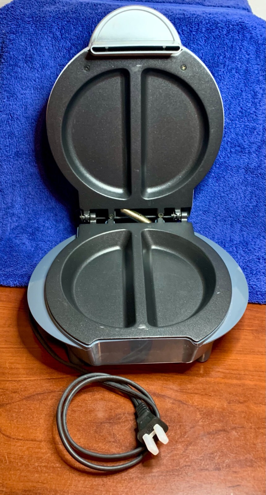 GT Xpress 101 Non-Stick Indoor Grill Omelet & Dessert Maker Open Box