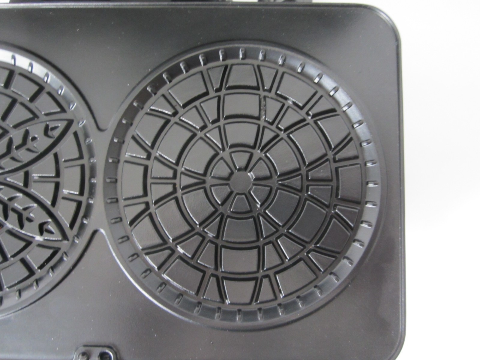 Cuisinart 2 Perfect Pizzelle Press Maker Cannoli Cookies Desert Baker WM-PZ2 NEW