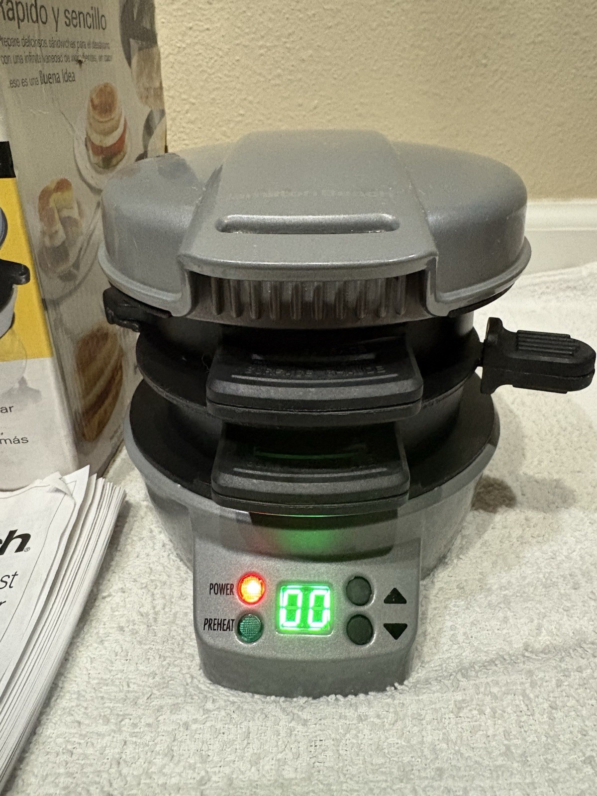Hamilton Beach Quick and Easy Breakfast Sandwich Maker Model 25478R Non Stick