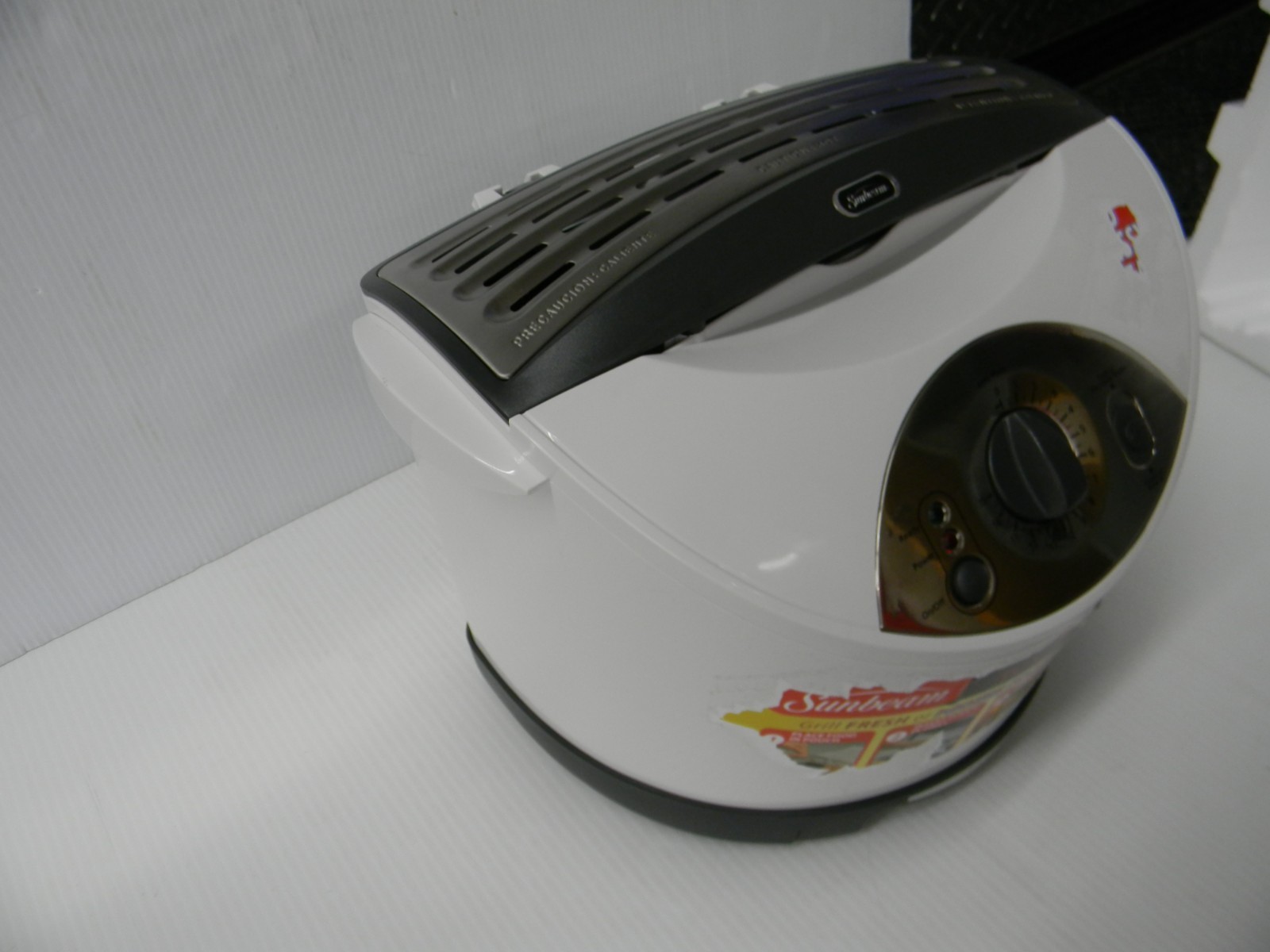 Sunbeam Rocket Grill Model RG24 “Grill Fresh Or Frozen Food In Minutes” White