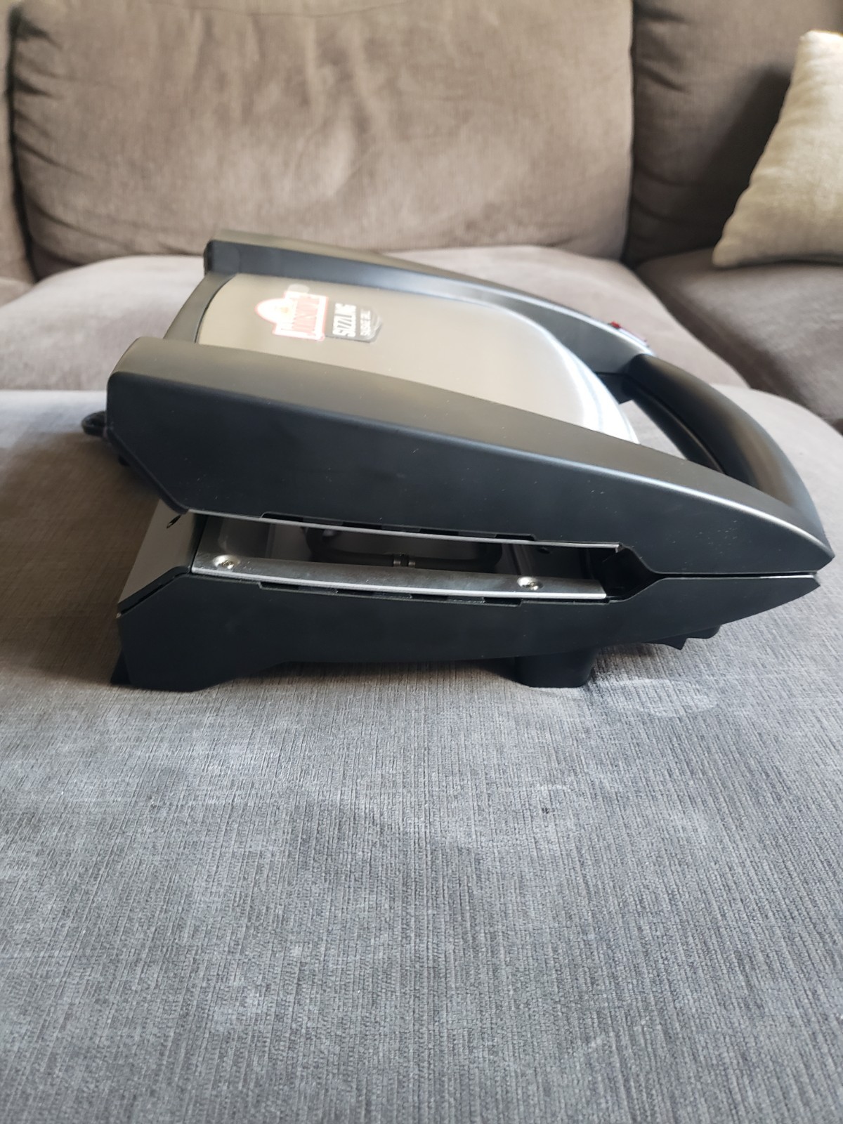 JOHNSONVILLE SIZZLING SAUSAGE INDOOR ELECTRIC GRILL BTG-0498 (PARTS) Read Desc..